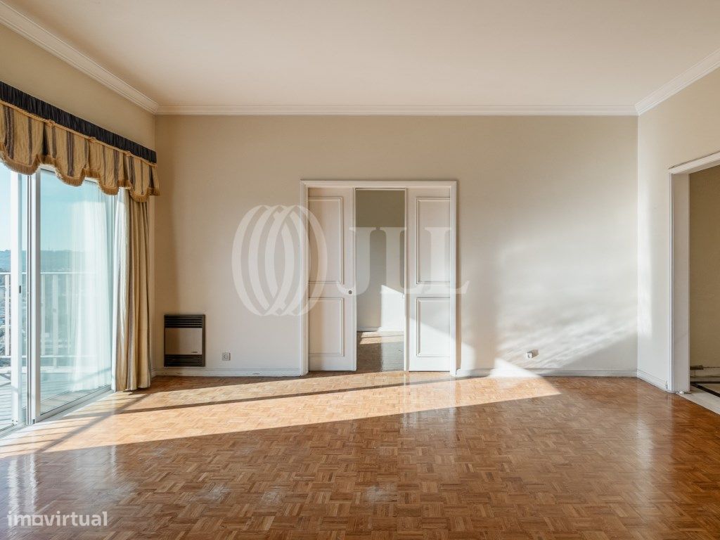 4 bedrooms Apartment in Lisbon, Portugal No. 118842