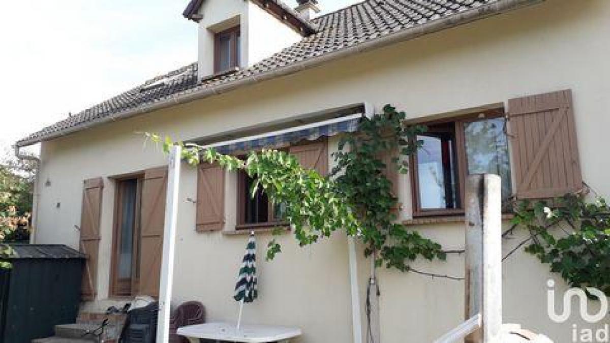 4 bedrooms House in Sens, France No. 9345