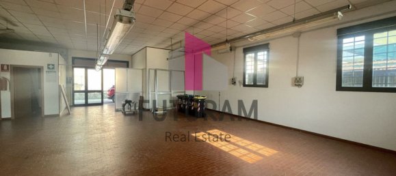 310m² Warehouse in Vigonovo, Italy No. 283037 4