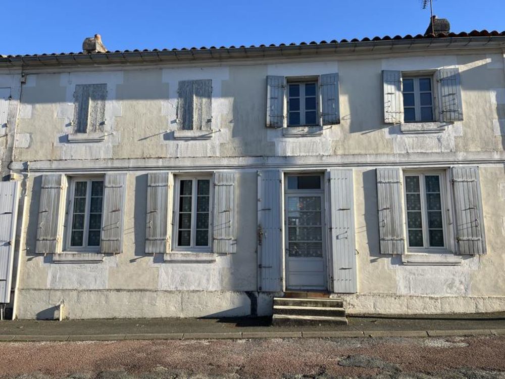 Casa de 3 dormitorios en Charente-Maritime, France No. 290059