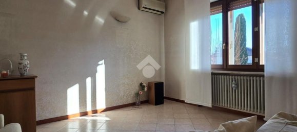6 rooms House in Castel d'Azzano, Italy No. 59710 5