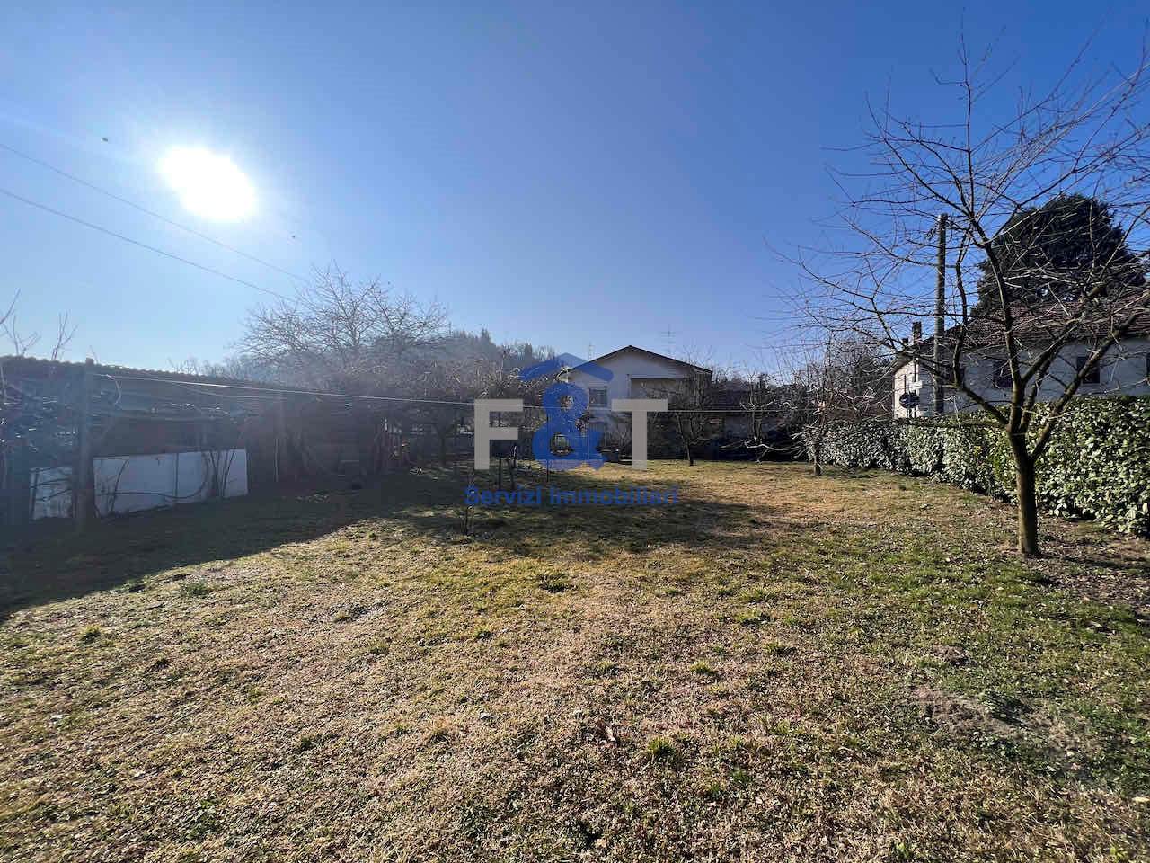 1 room Land in Travedona-Monate, Italy No. 84883