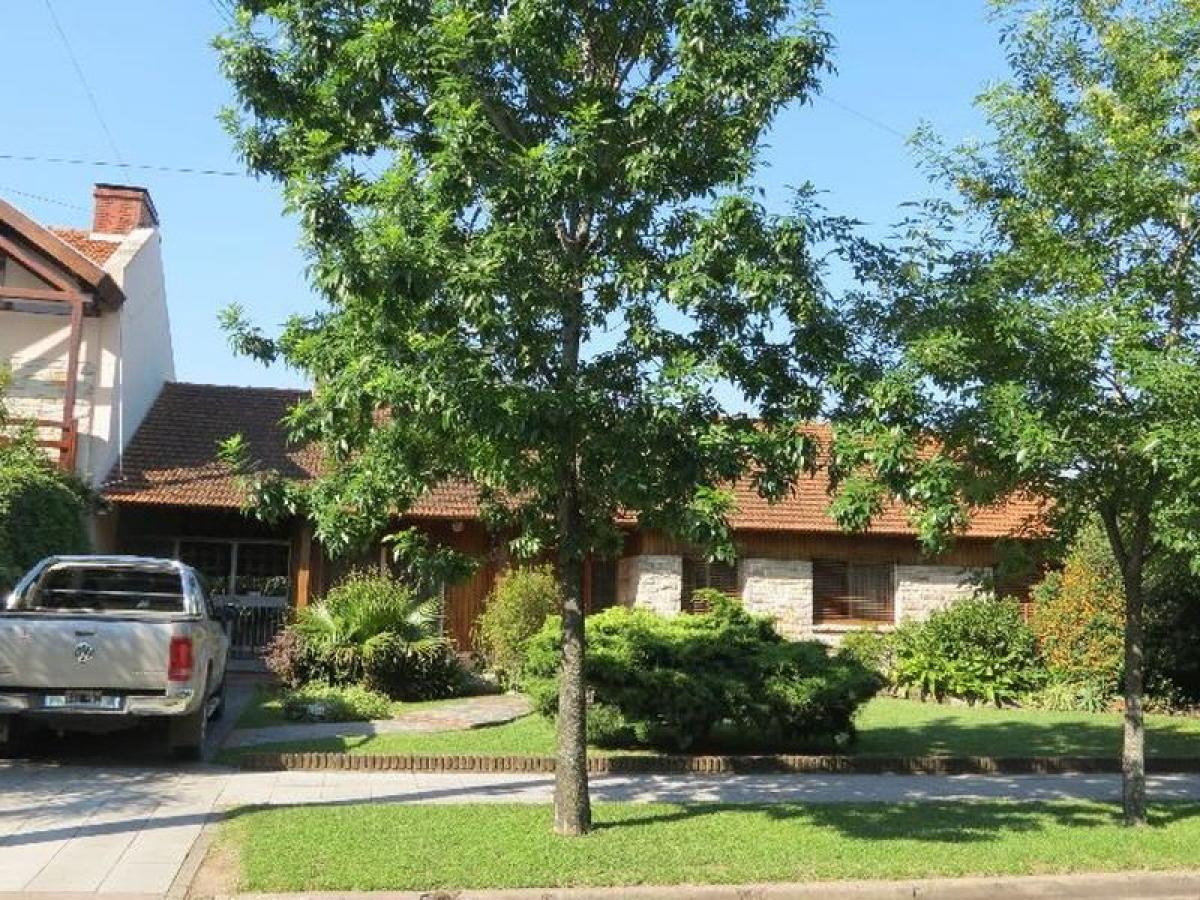 3 bedrooms House in Hurlingham, Argentina No. 69821