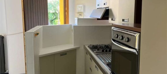 3-salle Appartement à Camerata Picena, Italy No. 100844 7