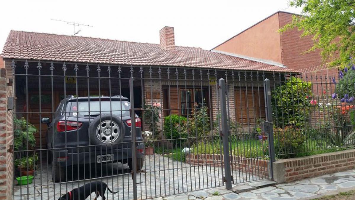 3 bedrooms House in Mar del Plata, Argentina No. 102603