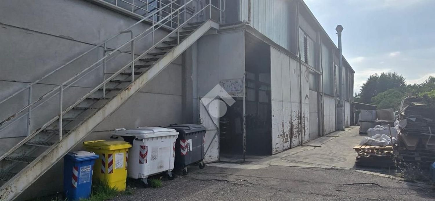 Almacén en Settimo Torinese, Italy 390 m² No. 290400