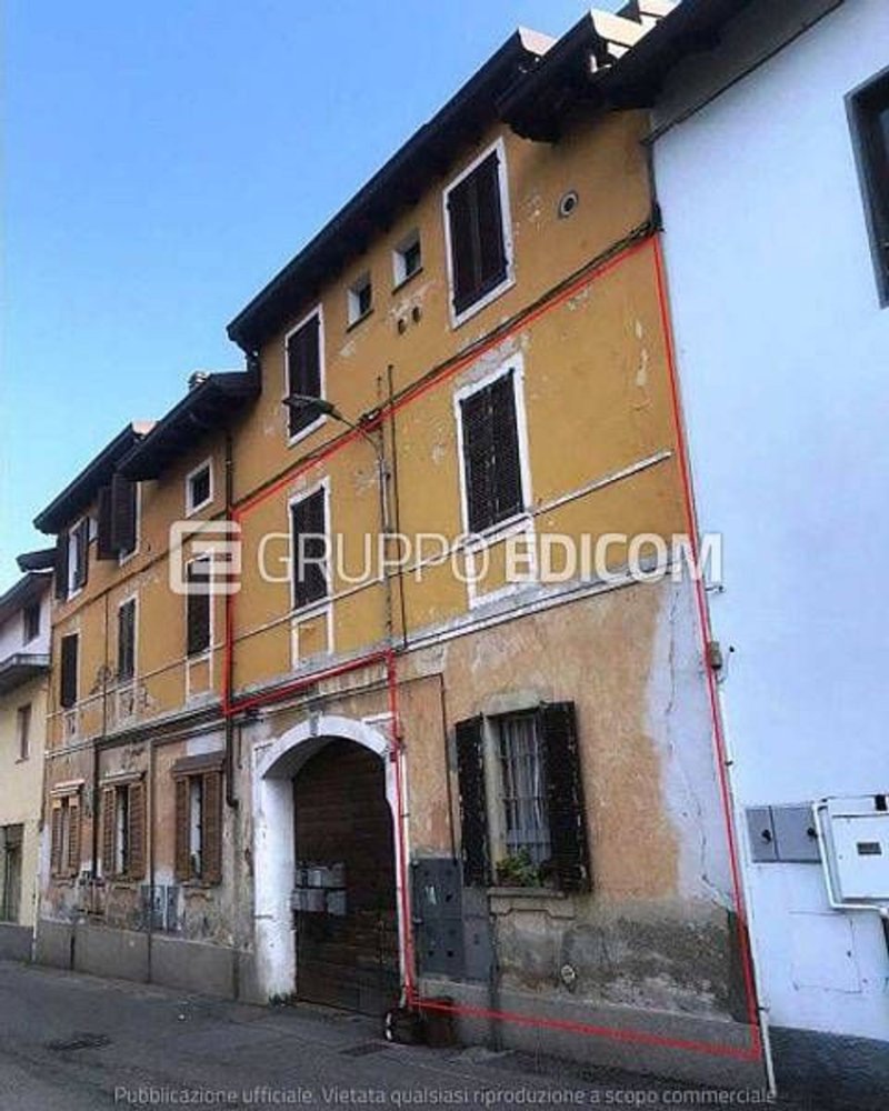 Apartamento de 3 habitaciónes en Gorla Minore, Italy No. 287758