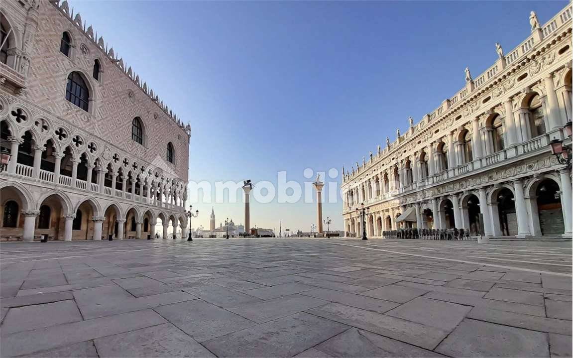 4 rooms Commercial property in Venice, Italy No. 61834