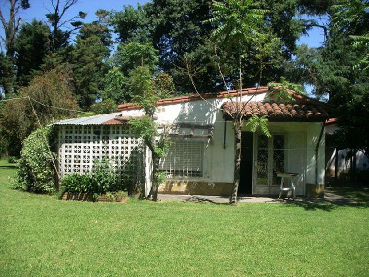 200m² Farm in Moreno, Argentina No. 31060