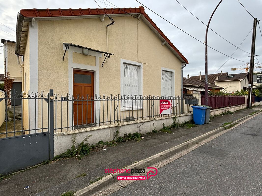 Casa de 4 dormitorios en Bezons, France No. 170171