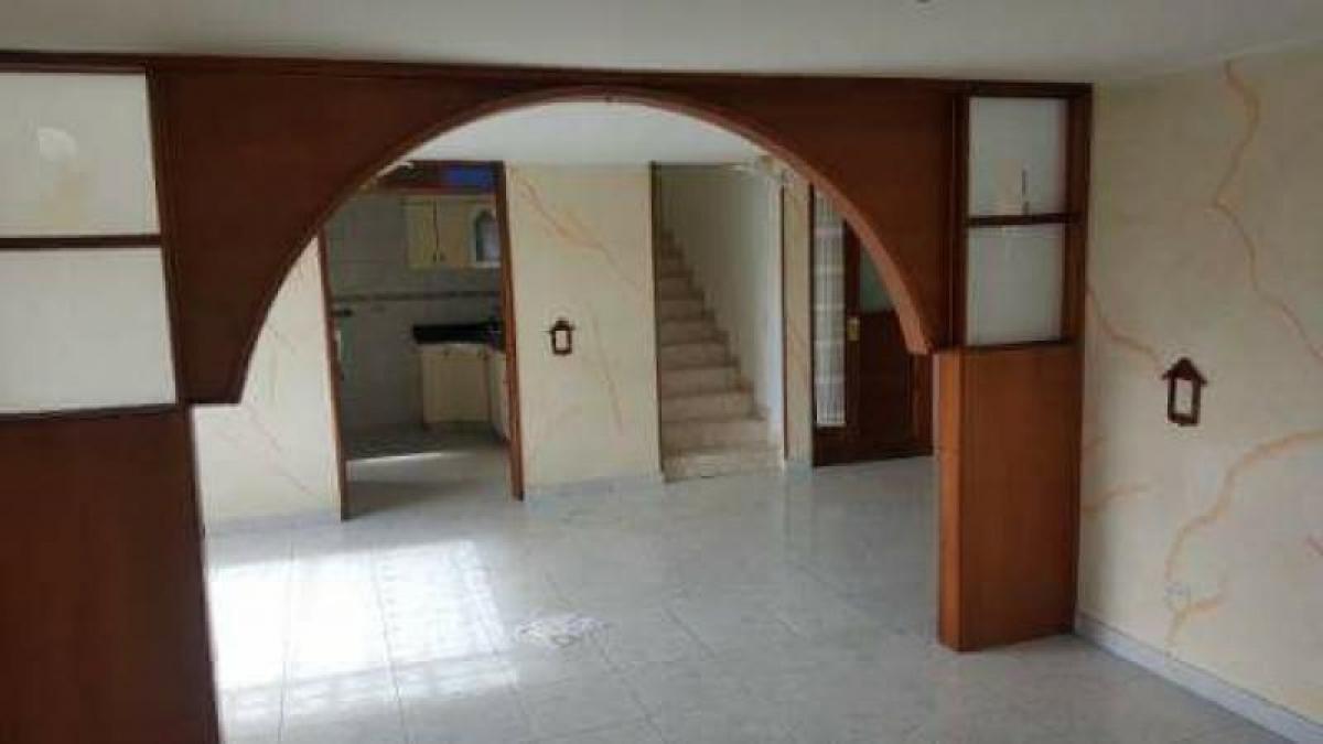 Casa de 3 dormitorios en Cundinamarca, Colombia No. 2038