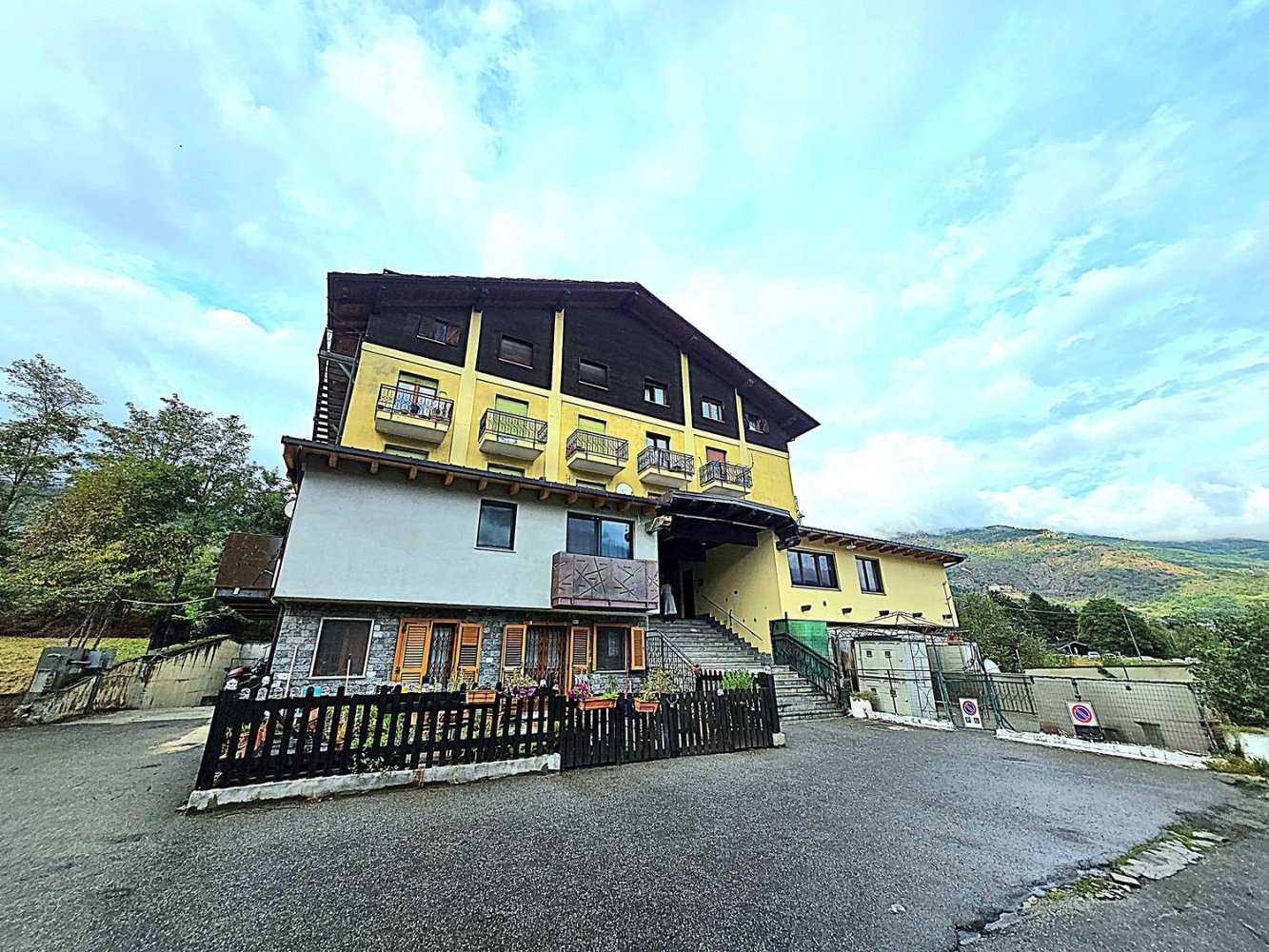 3 bedrooms Duplex in Quart, Italy No. 330961