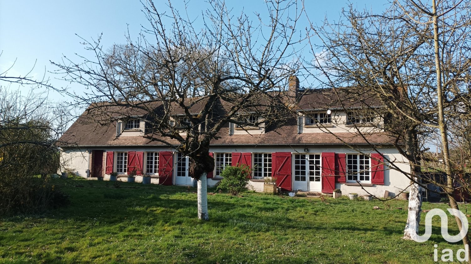 Casa de 5 dormitorios en Chassant, France No. 50337