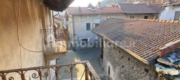 Casa de 6 dormitorios en Caprie, Italy No. 161104 3