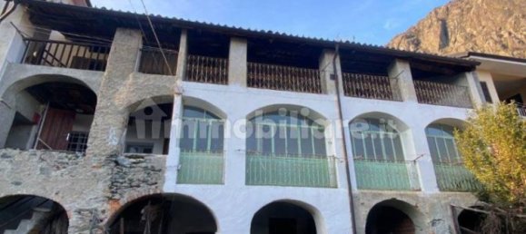 Casa de 6 dormitorios en Caprie, Italy No. 161104 17