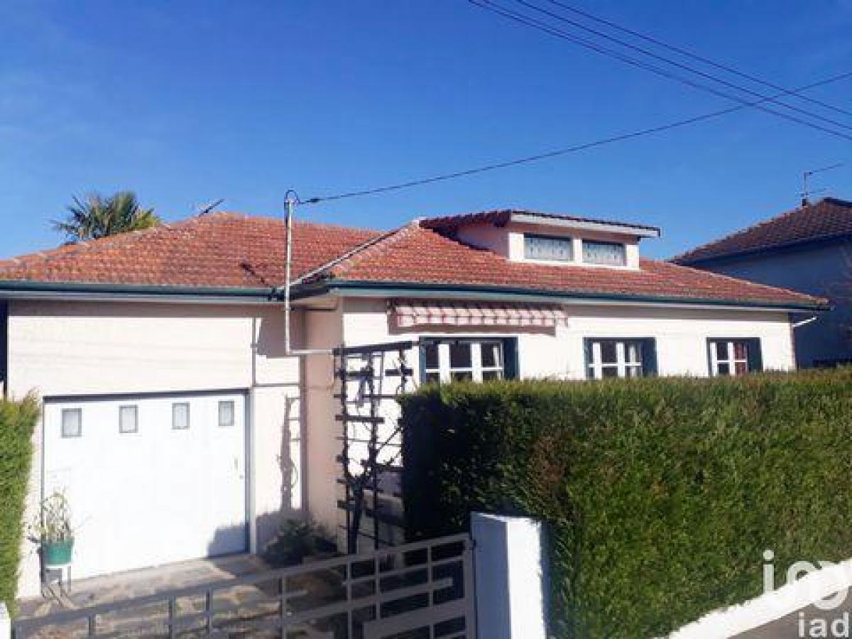 4 bedrooms House in Tarbes, France No. 27875