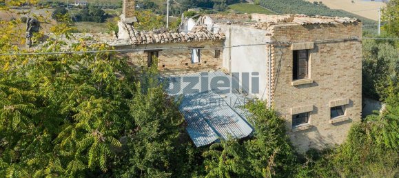 6 rooms House in Lapedona, Italy No. 74975 9