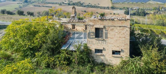 6 rooms House in Lapedona, Italy No. 74975 18