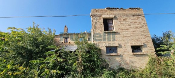 6 rooms House in Lapedona, Italy No. 74975 24
