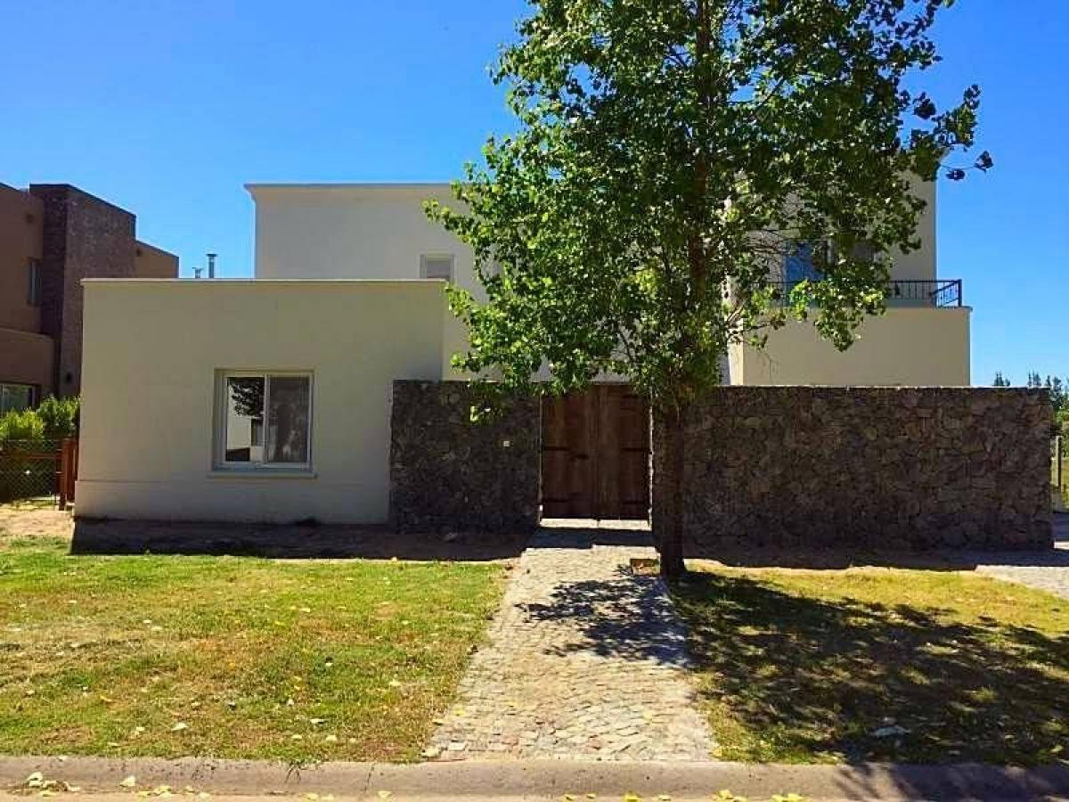 4 bedrooms House in Tigre, Argentina No. 20411