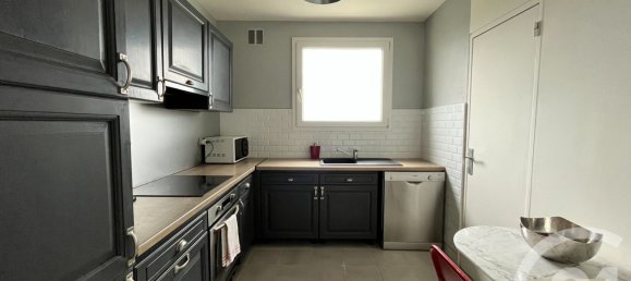 2 bedrooms Apartment in Noisy-le-Grand, France No. 150710 3