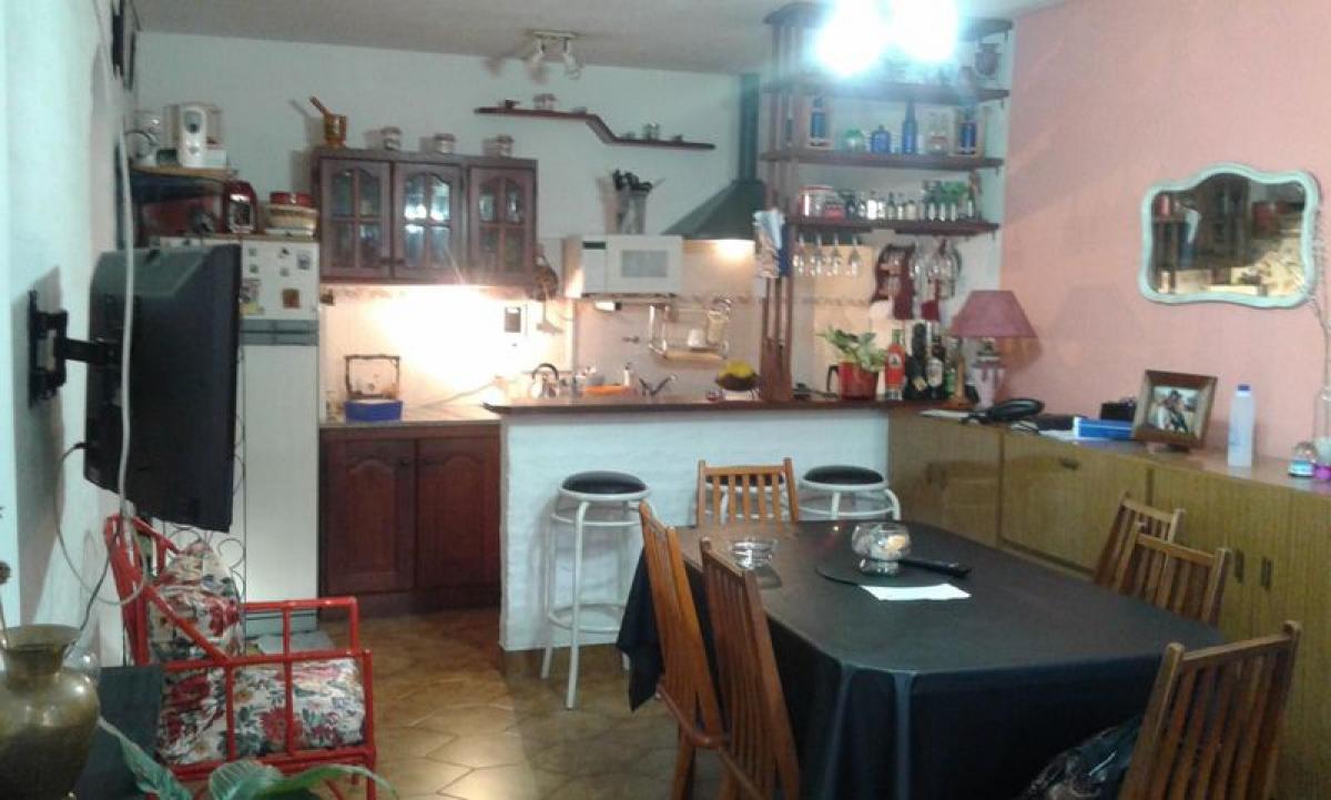 3 bedrooms House in Quilmes, Argentina No. 8149