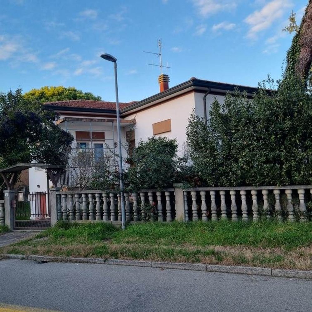 5 rooms Villa in Cervia, Italy No. 131007