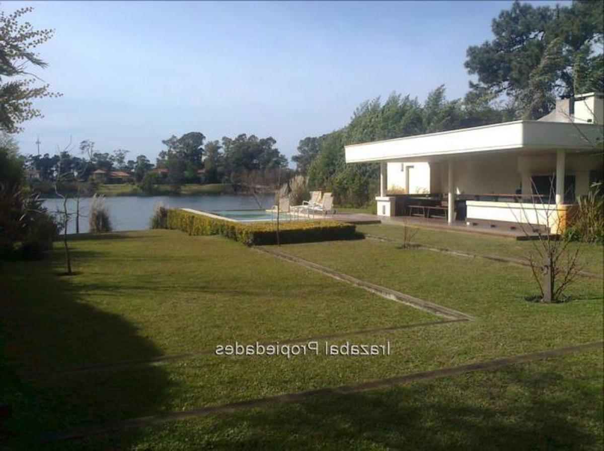 5 bedrooms House in Montevideo, Uruguay No. 3120