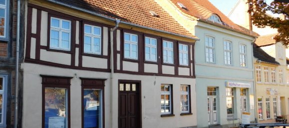 Здание с 5 комнатами в Людвигслуст-Пархим, Германия № 199951 2