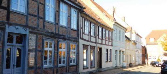 Здание с 5 комнатами в Людвигслуст-Пархим, Германия № 199951 3