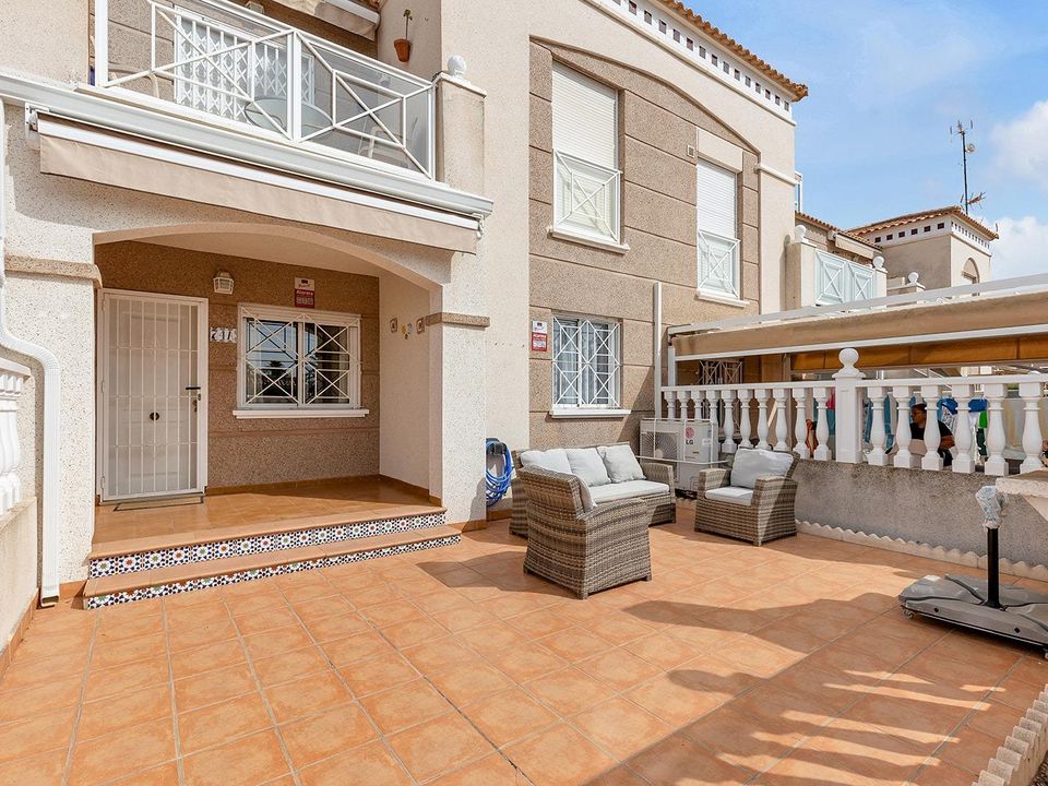 Bungalow de 2 dormitorios en Torrevieja, Spain No. 178496