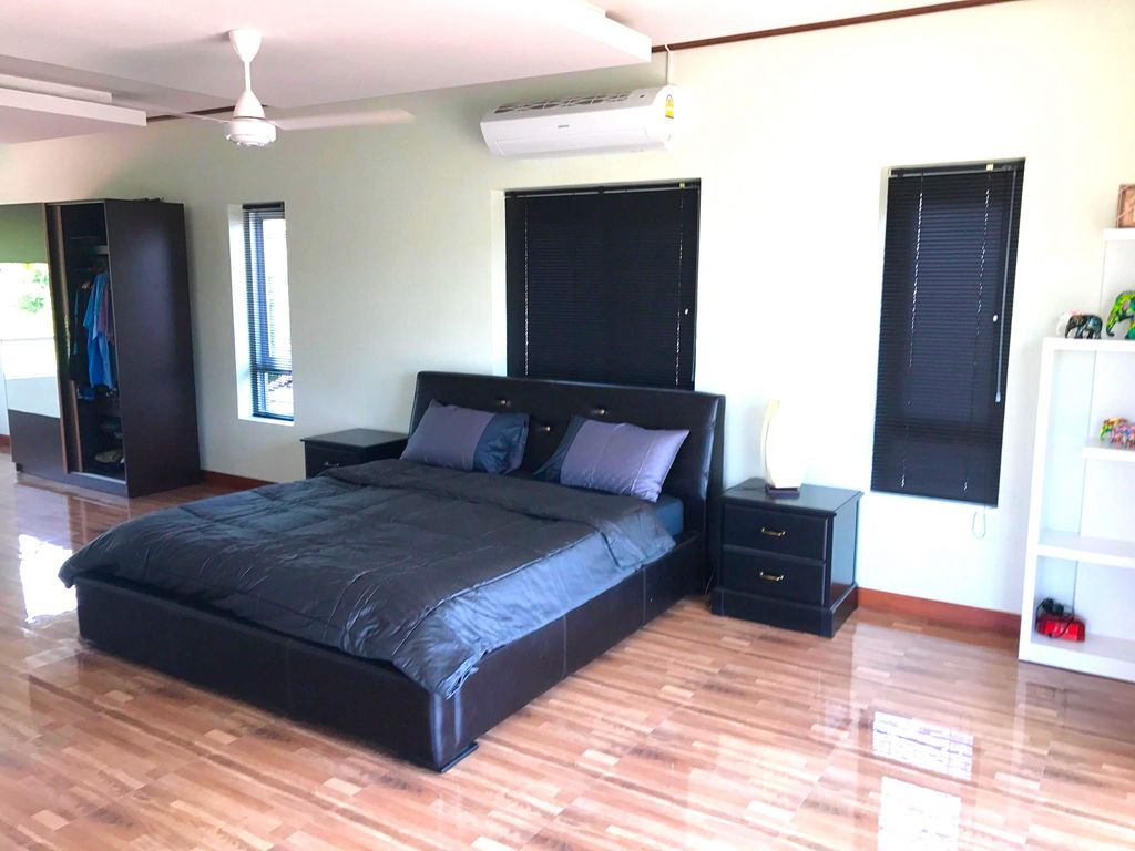 5 bedrooms Cafe / restaurant in Bang Sare, Thailand No. 11959