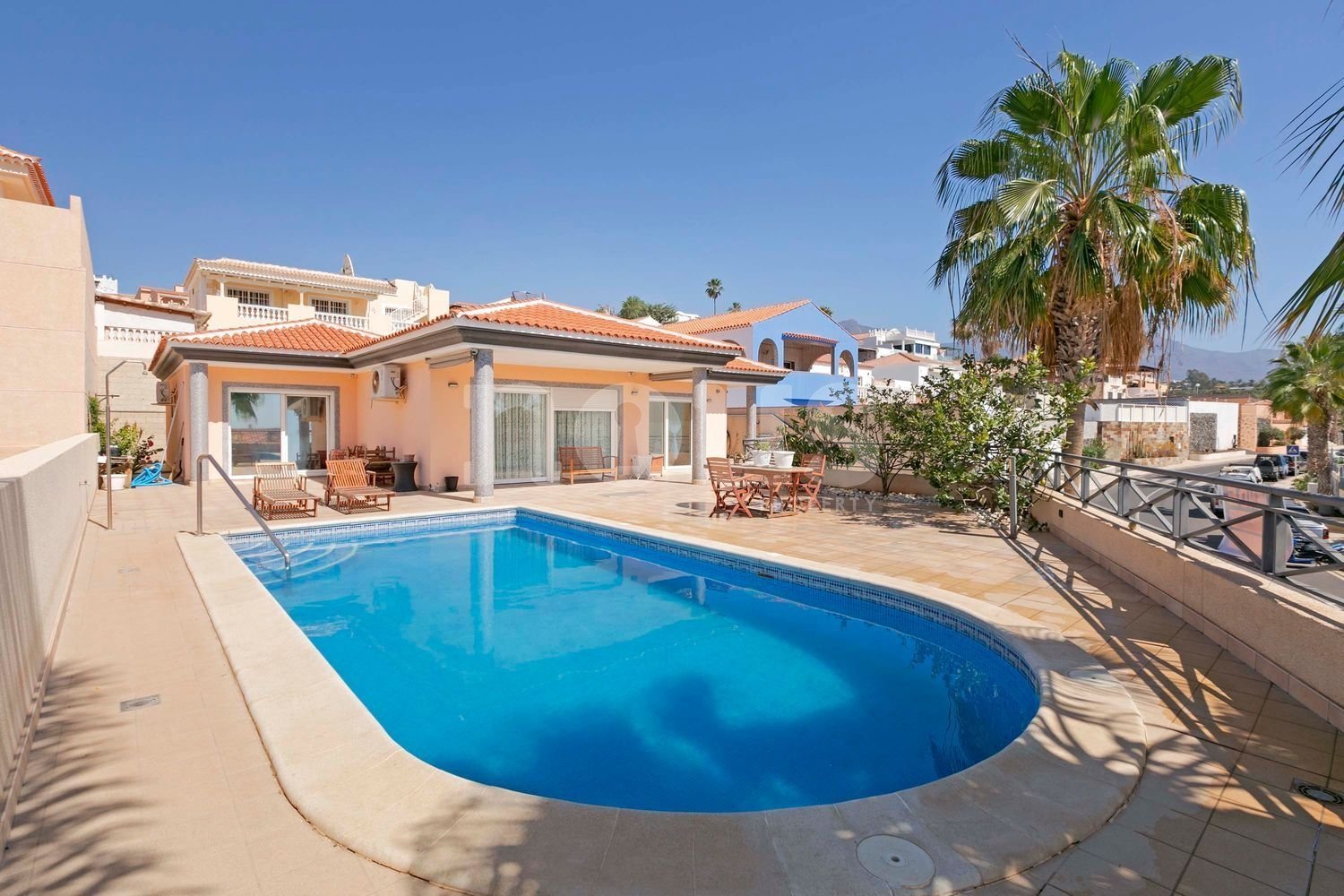 4 bedrooms Villa in Callao Salvaje, Spain No. 13993
