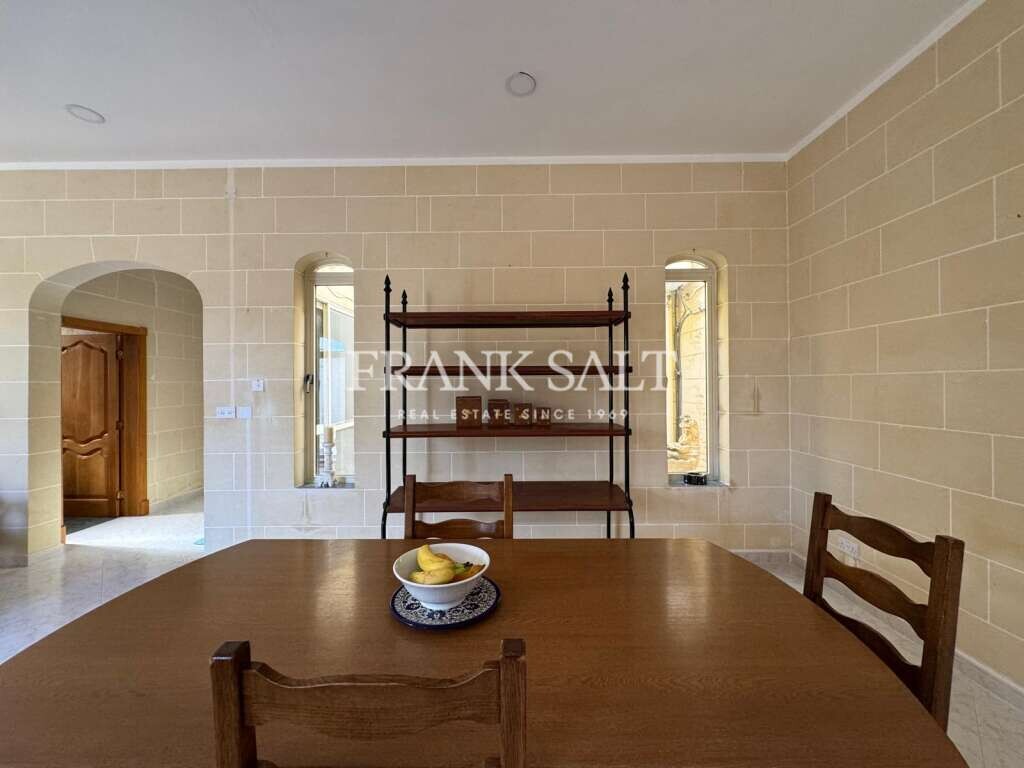 2 bedrooms Maisonette in Munxar, Malta No. 6153