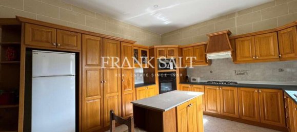 2 bedrooms Maisonette in Munxar, Malta No. 6153 3