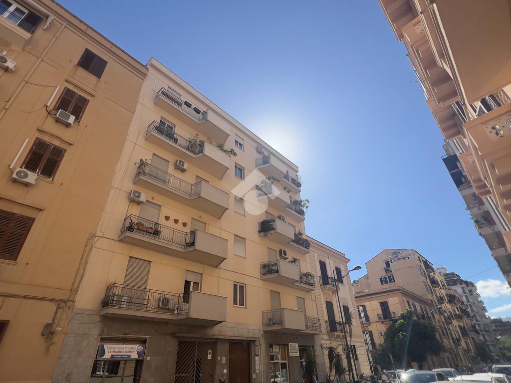 Квартира с 3 спальнями в Палермо, Италия № 361622