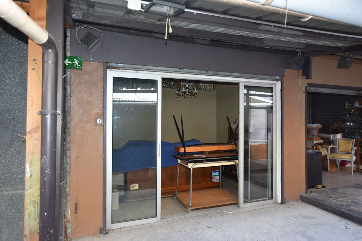 11m² Commercial property in Seine-Saint-Denis, France No. 180882