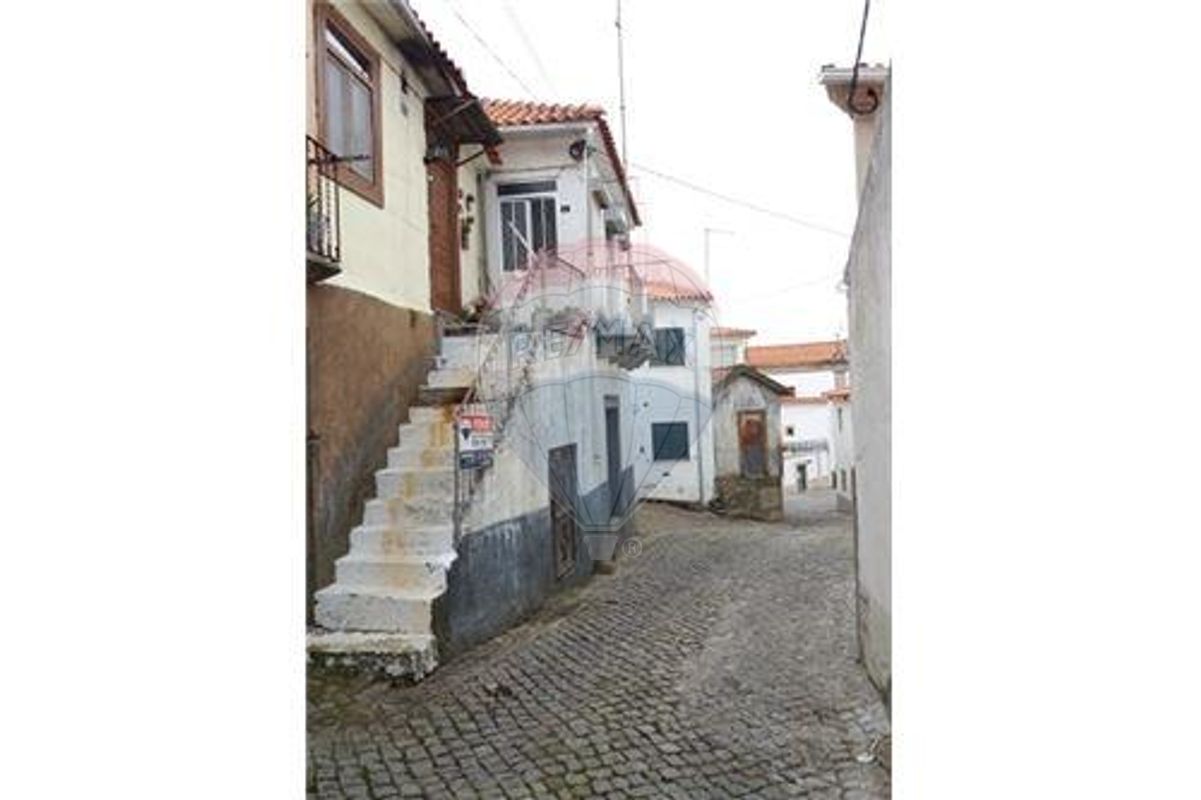 Casa T3 em Vila Nova de Foz Côa, Portugal N.º 46754