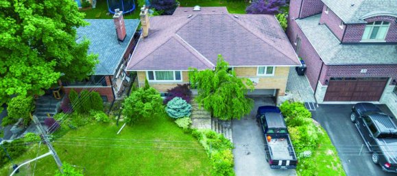 3 bedrooms House in Toronto, Canada No. 393 12