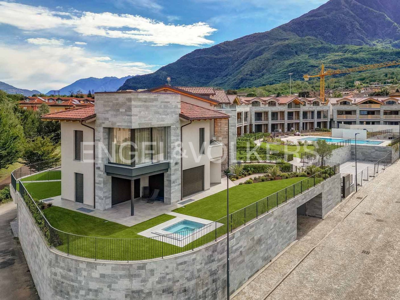 Villa de 3 dormitorios en Colico, Italy No. 68603