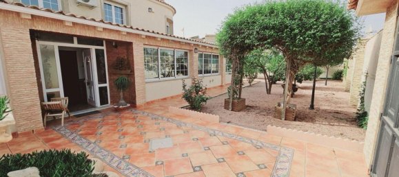 5 dormitorios villa en venta en Torrevieja, Alicante, Comunidad Valenciana, Spain № 365546 3