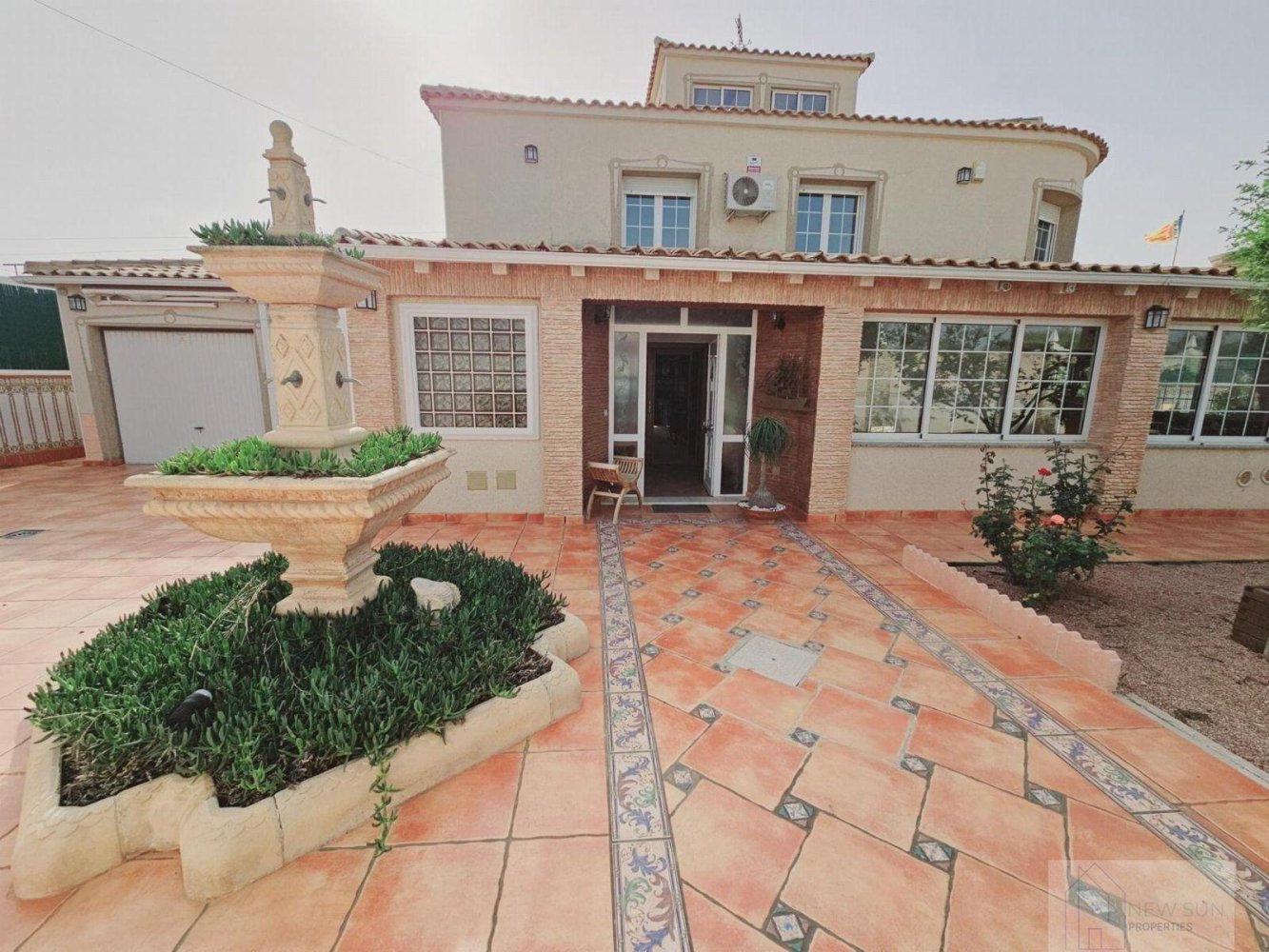 5 dormitorios villa en venta en Torrevieja, Alicante, Comunidad Valenciana, Spain № 365546