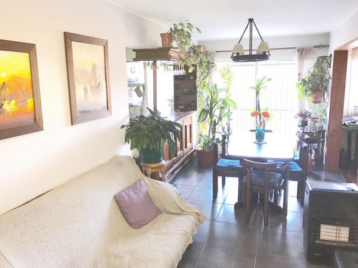 Apartamento de 3 dormitorios en Montevideo, Uruguay No. 4476