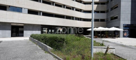 564m² Commercial property in Viseu, Portugal No. 85589 9