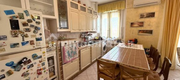 2 bedrooms Apartment in Cecina, Italy No. 286032 3