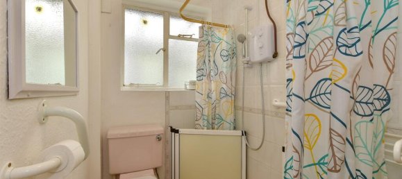 2 bedrooms Bungalow in Essex, United Kingdom No. 4065 7