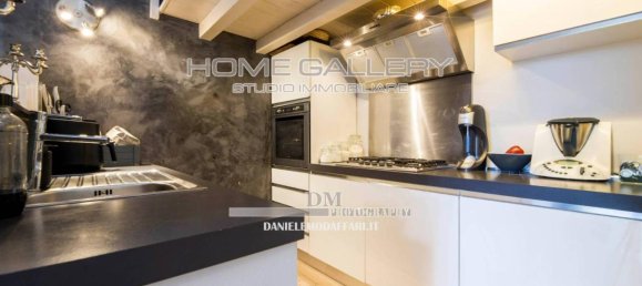 6 rooms Apartment in Genoa, Italy No. 37352 8