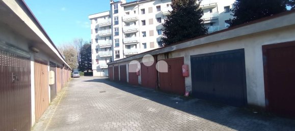 4 rooms Apartment in Tavazzano con Villavesco, Italy No. 27990 4