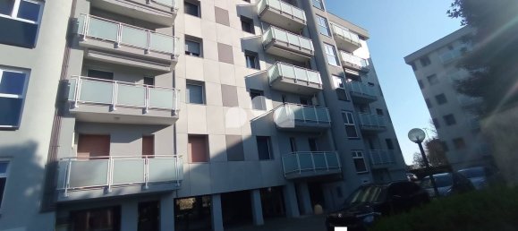 4 rooms Apartment in Tavazzano con Villavesco, Italy No. 27990 3