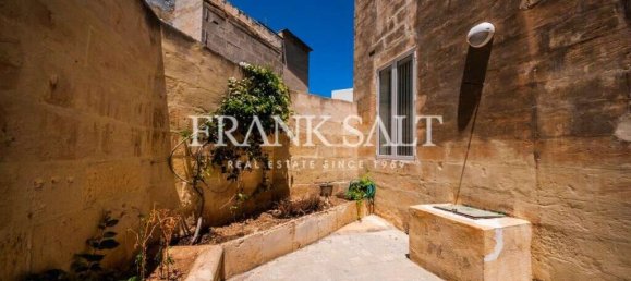 3 bedrooms Townhouse in Sliema, Malta No. 8996 5